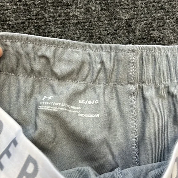 Under Armour lot of two loose fit heatgear shorts like new condition Sz large - Picture 5 of 8
